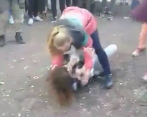 "Тих, хто злив відео - покараємо" - підлітки, які побили школярку
