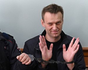 Навальний вийшов з-під варти