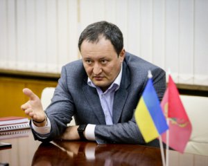 Місячні витрати Бриля втричі перевищують його зарплату