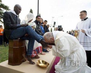 Папа Римский помоет и поцелует ноги бывшим мафиози