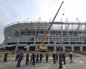 В России рабочие бастуют на строительстве стадиона Кубка мира