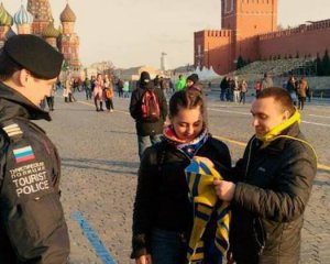 &quot;Флаг&quot; Украины: в Москве почти задержали футбольных фанатов