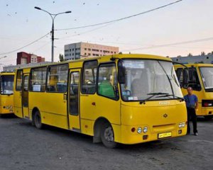 &quot;Жизнь там стала невыносимой&quot; - люди уезжают из Донецка