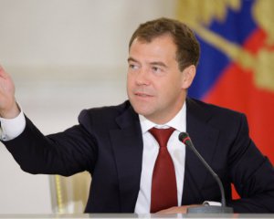 Медведев заверил, что Россию санкциями не испугаешь