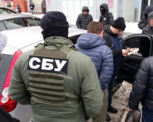 Поліцейський вимагав 50 тисяч від матері студента