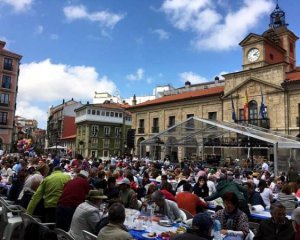 Новый рекорд Гиннеса: 12 тыс. людей пообедали под открытым небом