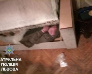 Вор-неудачник прятался от полиции в диване