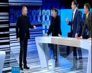 На росТВ представителю Украины вынесли ведро с фекалиями