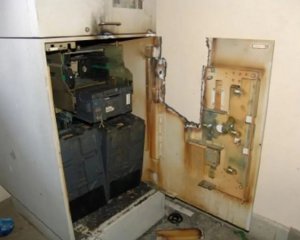 Понад 450 тис. грн витяг злодій з банкомату