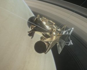 Космічний апарат &quot;Кассіні&quot; закінчує свою місію