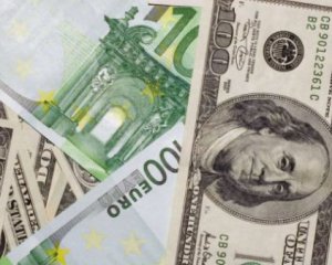 Долар та євро продовжують дешевшати