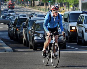 Велосипедистам ввели привілеї на дорозі