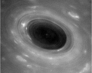 Спутник сделал уникальные фото Сатурна