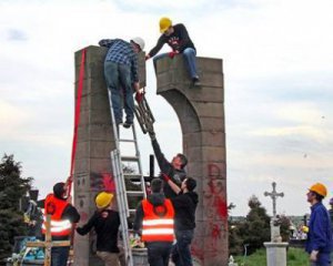 Польша может восстановить разрушенный памятник УПА