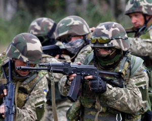 Складна ситуація на Донбасі: один військовий загинув, семеро отримали поранення