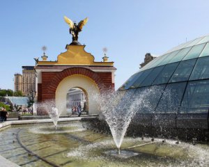 Фонтани на майдані Незалежності показали з висоти пташиного польоту