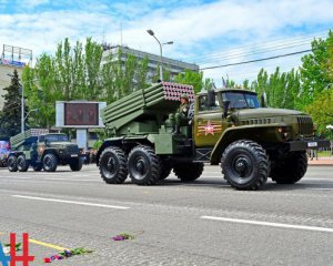 Бойовики зганяють бюджетників і школярів на парад