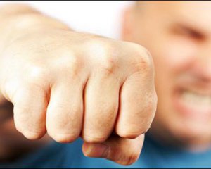 На київських вулицях б'ють нетверезих людей