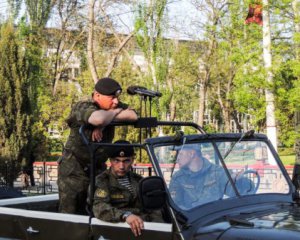 Військовий парад у Керчі прийматиме зрадник з українських морпіхів