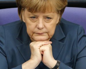Меркель призывает к двойной стратегии НАТО в отношении действий России