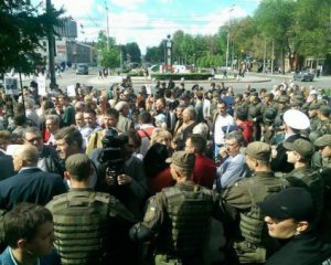 &quot;Фашизм не пройде&quot; – мітингувальники побилися під мерією