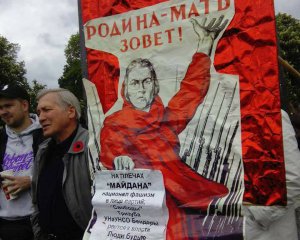 Участники "Бессмертного полка" поддерживают убийства украинцев на Донбассе