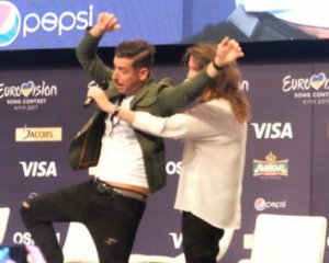 Евровидение-2017: Как конкурсант от Италии учил танцевать с обезьяной