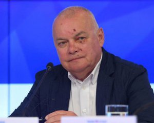 Российский ведущий Дмитрий Киселев вернулся из Крыма с разбитым лицом