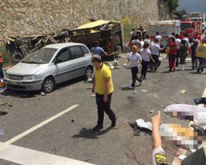 Автобус із туристами попав у ДТП: багато загиблих