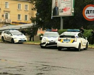 Зіштовхнулися три поліцейські автівки