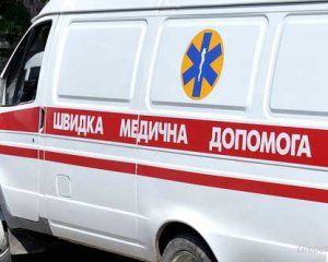 Врачи пытаются сохранить жизнь раненому из Авдеевки