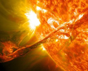 NASA показало, як повз Сонце пролетіли 3 НЛО