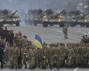 Порошенко дав команду готувати парад