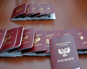 Порошенко пообещал серьезные трудности украинцам с паспортами РФ