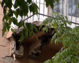 Обвалился балкон квартиры писателя Олеся Гончара