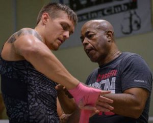 Экс-тренер Усика рассказал, когда тот сможет драться с Джошуа