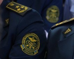 Митникам рекордно підвищили зарплати