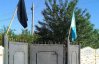 Крымчане вывесили траурные и крымскотатарские флаги