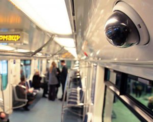 У вагонах метро встановлять камери відеоспостереження