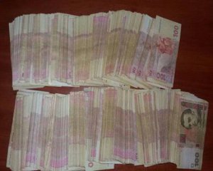Двое мужчин украли из банкомата 1,6 млн грн