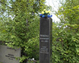 На Байковом кладбище похитили бюст Николая Михновского