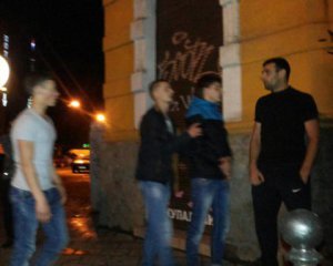 Між хуліганами та таксистами сталась масова бійка