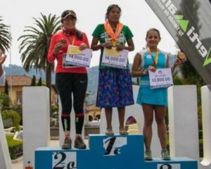 Женщина в босоножках победила в марафоне на 50 км