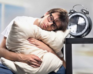 Невиспані люди здаються менш привабливими - дослідження