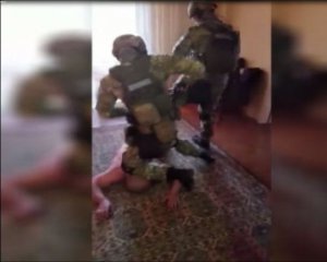 Появилось видео, как харьковские бандиты пытали людей