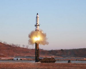 Северная Корея отправила ракету в сторону Японии