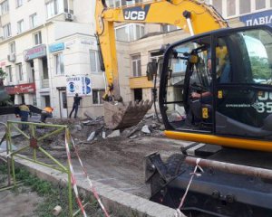 На Голосеево после масштабной аварии начали ремонтные работы