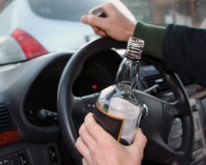 Опытным водителям разрешат выпить бутылку пива за рулем
