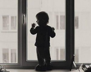 2-летний малыш сорвался с 4 этажа