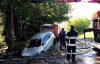 В Киеве очередной прорыв трубы: авто провалилось под асфальт